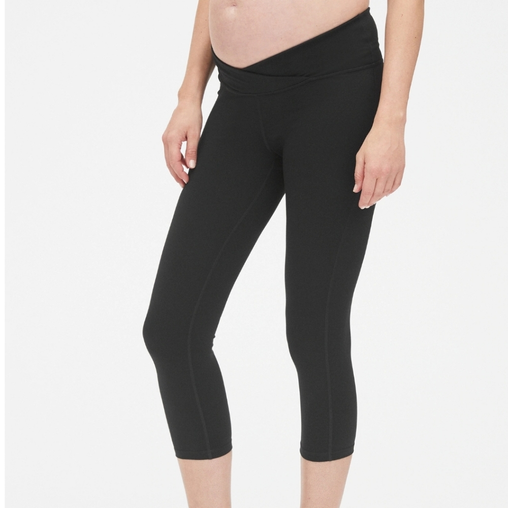 Gap under belly capris